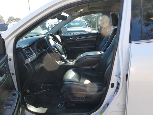 Used 2018 Toyota Highlander Limited image 14