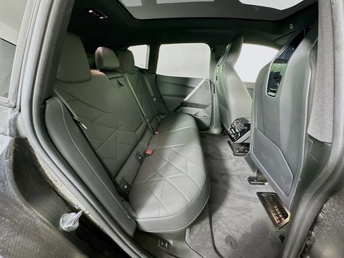 Used 2024 BMW iX xDrive50 w/ Sport Package AWD/4WD image 27