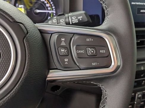 Used 2025 Jeep Wrangler Unlimited Sahara AWD/4WD image 31