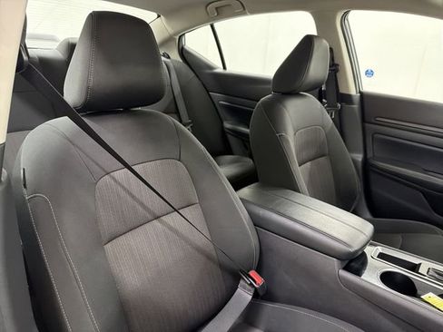 Used 2024 Nissan Altima 2.5 SV image 18