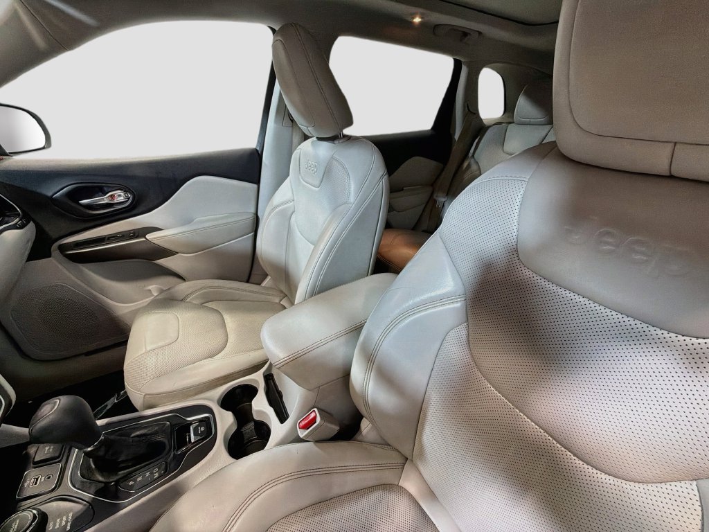 Used 2019 Jeep Cherokee Limited AWD/4WD image 19