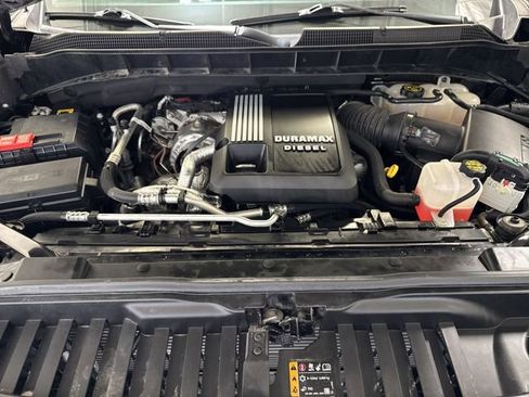 Used 2023 Chevrolet Silverado 1500 High Country w/ Technology Package AWD/4WD image 34
