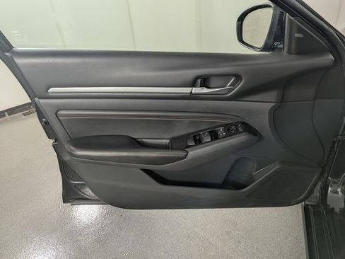 Used 2023 Nissan Altima 2.5 SR AWD/4WD image 9