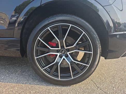 Used 2019 Audi Q8 Premium Plus w/ Premium Plus AWD/4WD image 30