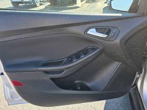 Used 2018 Ford Focus SE image 11