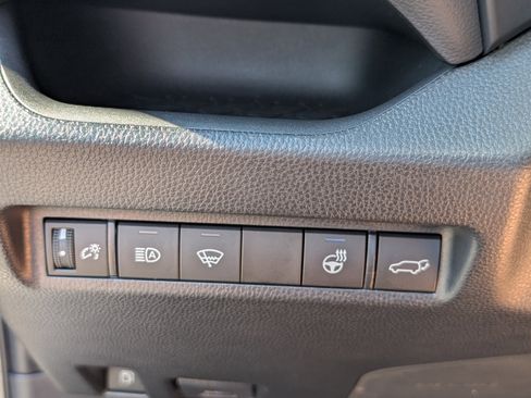 Used 2022 Toyota RAV4 SE image 22