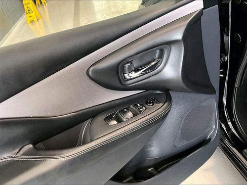 Used 2023 Nissan Murano SV w/ SV Midnight Edition Package image 7