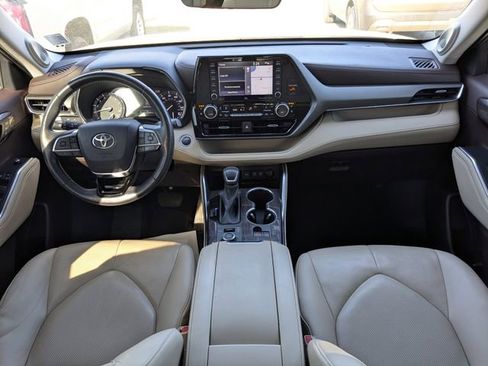 Used 2020 Toyota Highlander Limited image 15