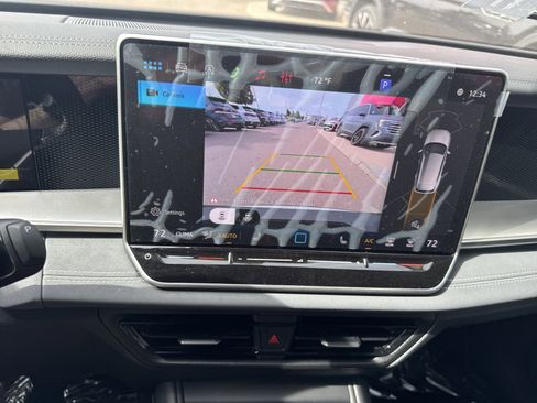 New 2026 Volkswagen Tiguan SE FWD image 23