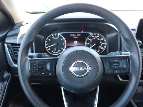 Used 2024 Nissan Rogue S AWD/4WD image 18
