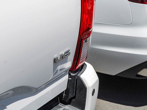 Used 2018 Toyota Tacoma TRD Off-Road w/ Technology Package AWD/4WD image 17