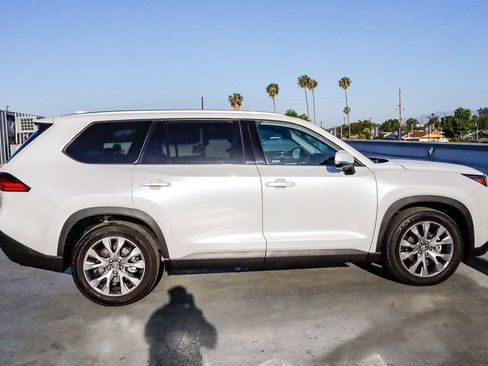 Used 2024 Toyota Grand Highlander FWD image 13