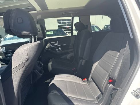 Used 2025 Mercedes-Benz GLS 450 4MATIC image 7