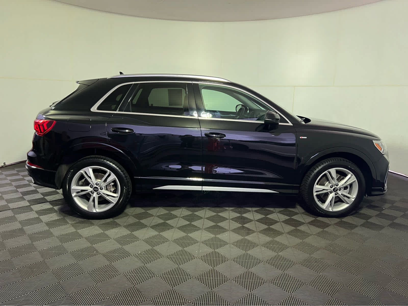 Used 2023 Audi Q3 2.0T Premium Plus w/ Premium Plus Package AWD/4WD image 8