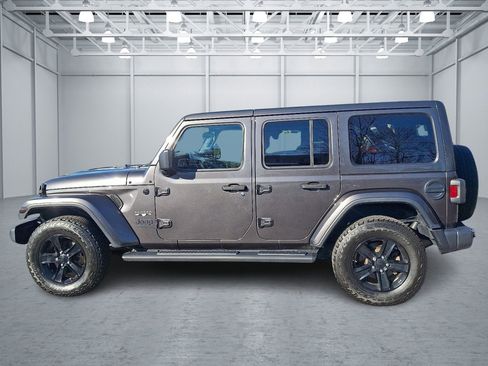 Used 2021 Jeep Wrangler Unlimited Sahara image 2