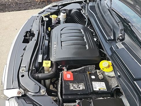 Used 2014 Chrysler Town & Country Touring-L image 49