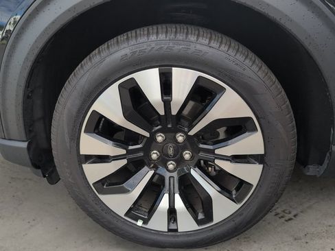 Certified 2025 Ford Explorer Platinum w/ LUX Leather Package AWD/4WD image 14