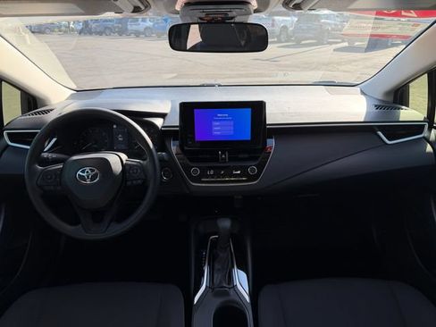 Used 2025 Toyota Corolla LE FWD image 16