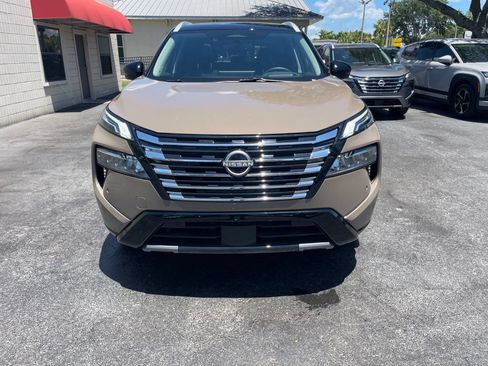 Used 2025 Nissan Rogue Platinum w/ Tech Package FWD image 9
