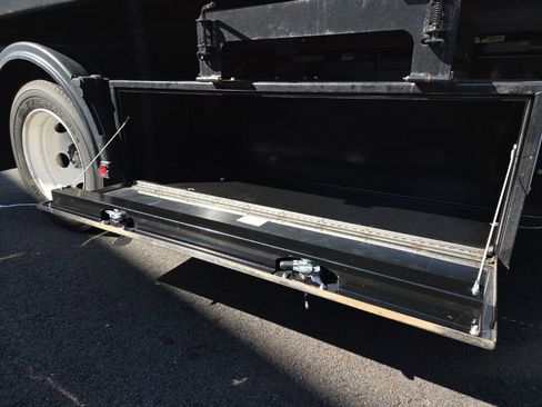 Used 2024 Isuzu NPR RWD image 7