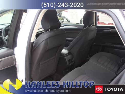 Used 2019 Ford Fusion SE FWD image 15