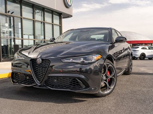New 2025 Alfa Romeo Giulia w/ Veloce Package Rwd image 2