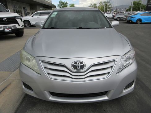 Used 2010 Toyota Camry LE FWD image 15