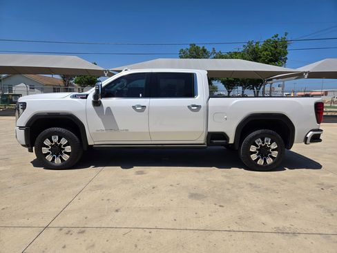 Used 2024 GMC Sierra 2500 Denali w/ Denali Reserve Package AWD/4WD image 4