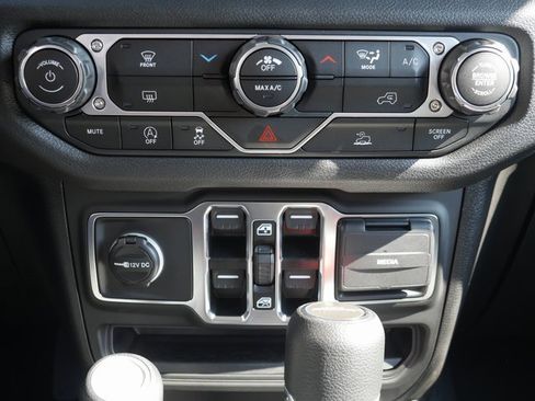 New 2025 Jeep Gladiator Sport image 16