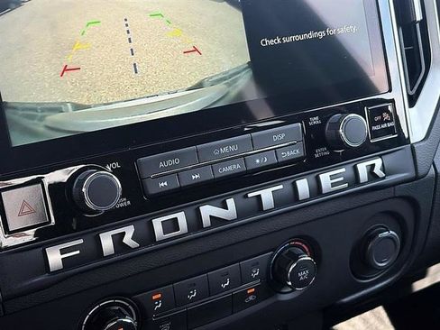Used 2025 Nissan Frontier SV RWD image 28