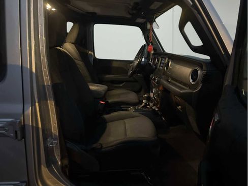 Used 2020 Jeep Wrangler Unlimited Sahara image 17