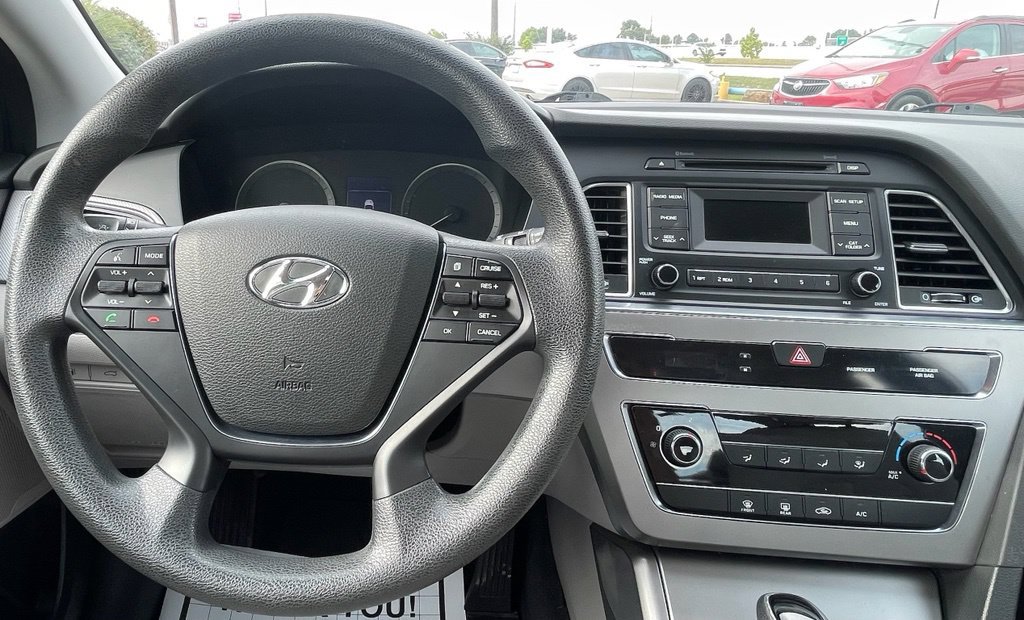 Used 2015 Hyundai Sonata SE FWD image 14