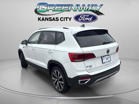 Used 2022 Volkswagen Taos SE FWD image 5