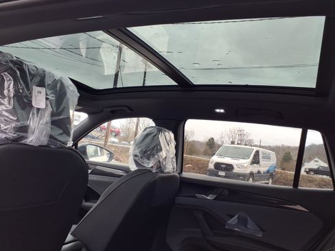 New 2026 Volkswagen Tiguan SE R-Line AWD/4WD image 8
