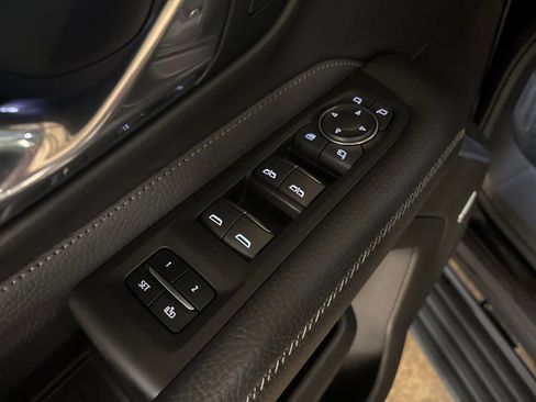 Used 2021 GMC Yukon Denali w/ Denali Premium Package AWD/4WD image 16
