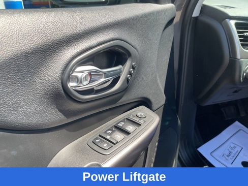 Used 2019 Jeep Cherokee Limited AWD/4WD image 11