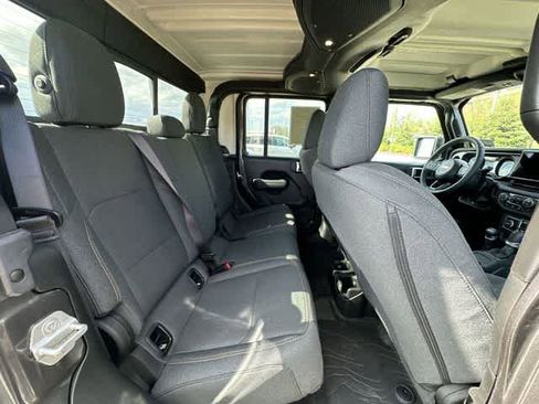 Used 2025 Jeep Gladiator Sport AWD/4WD image 23
