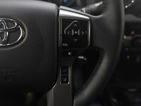 Used 2022 Toyota Tacoma Limited image 26