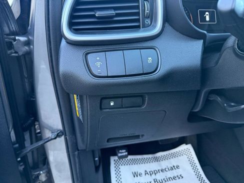 Used 2017 Kia Sorento L image 21