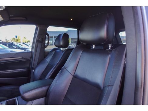 Used 2018 Jeep Grand Cherokee Altitude RWD image 10