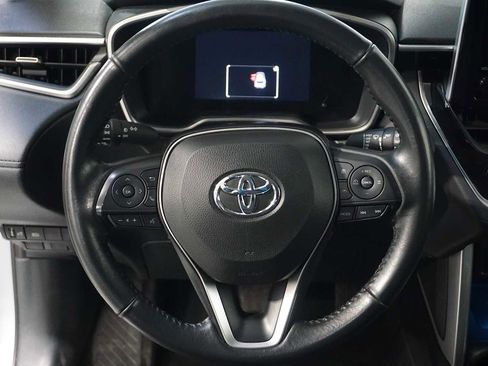 Used 2023 Toyota Corolla Cross XLE image 17