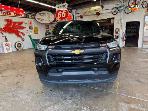 Used 2023 Chevrolet Colorado LT w/ LT Convenience Package image 8