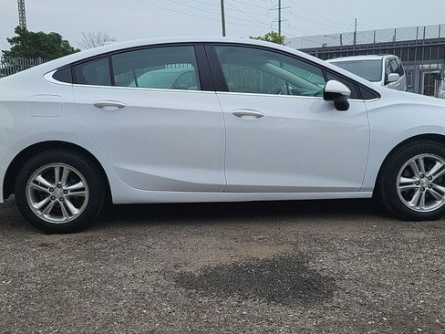 Used 2017 Chevrolet Cruze LT FWD image 7