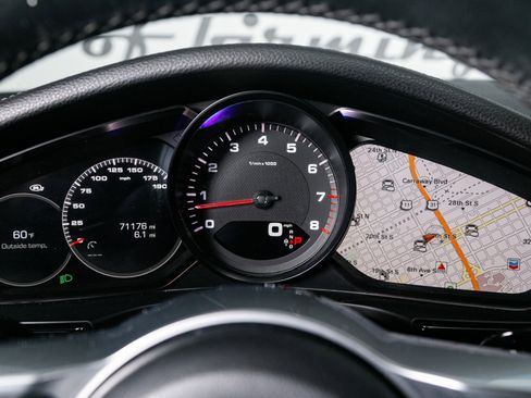 Used 2018 Porsche Panamera 4 image 12