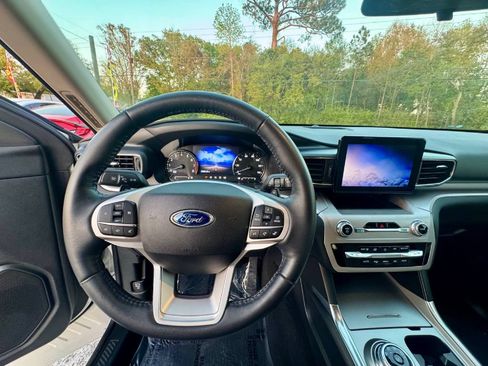 Used 2020 Ford Explorer XLT w/ Equipment Group 202A RWD image 16