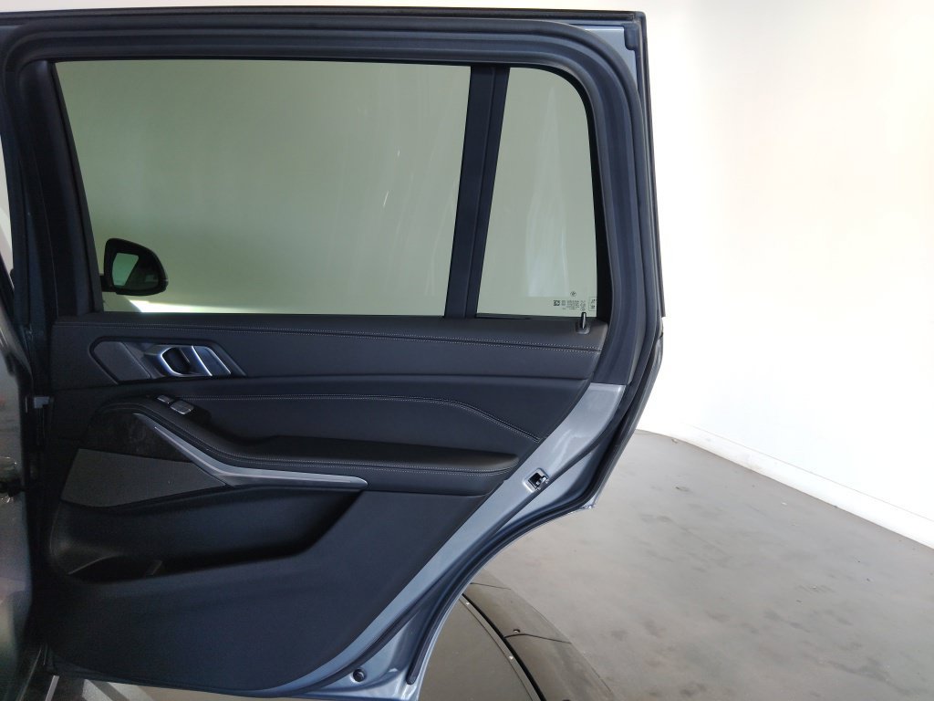 Used 2023 BMW X7 xDrive40i w/ Premium Package AWD/4WD image 47