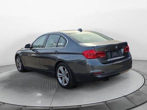 Used 2018 BMW 330i xDrive Sedan w/ Convenience Package image 3