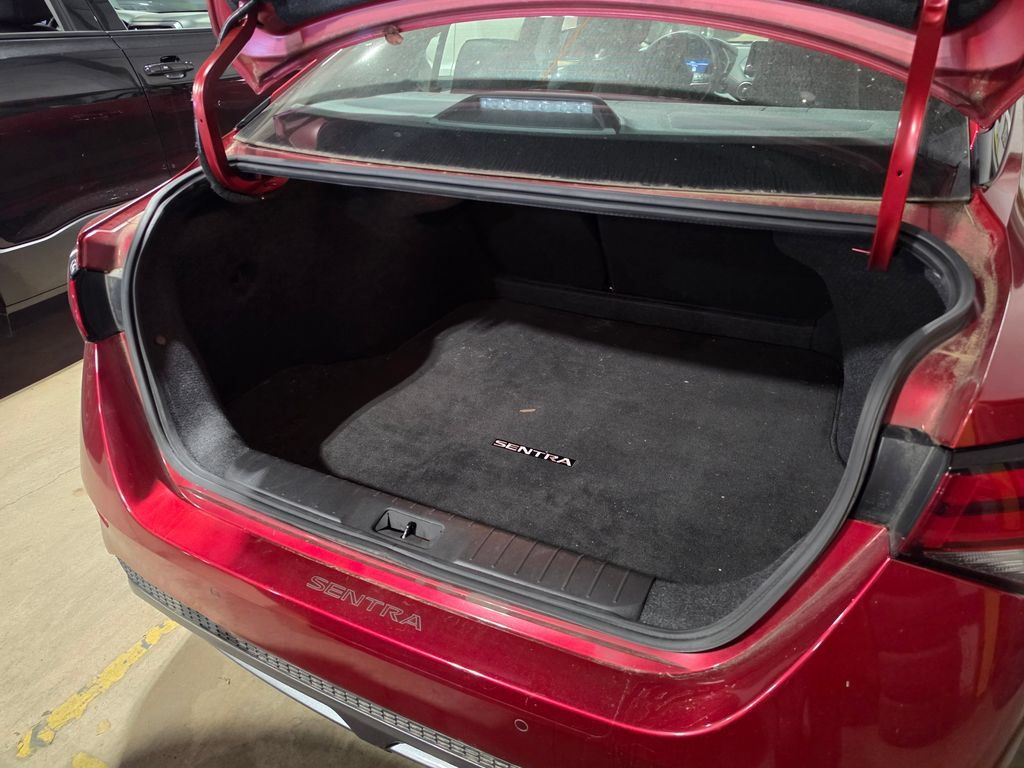 Used 2021 Nissan Sentra SR w/ SR Premium Package FWD image 8