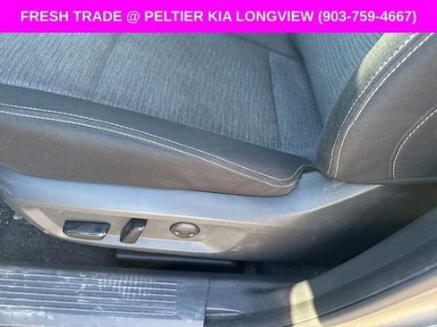 Used 2023 Nissan Rogue SV image 12