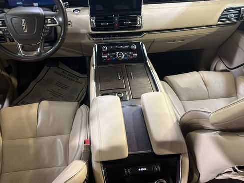 Used 2019 Lincoln Navigator L Select RWD image 16